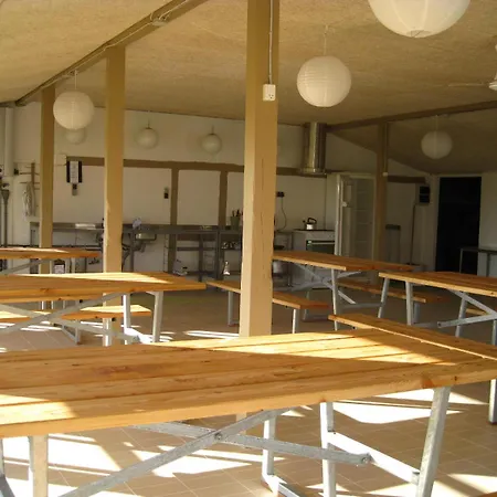 Den Hvide Sommerhytte Pa Skaro Camping Svendborg