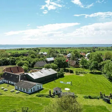 Den Hvide Sommerhytte Pa Skaro Camping