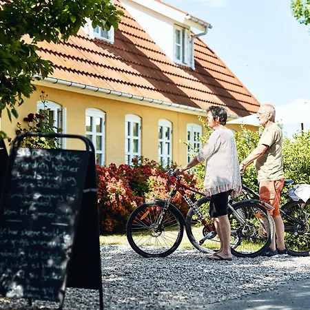 Den Hvide Sommerhytte Pa Skaro Svendborg