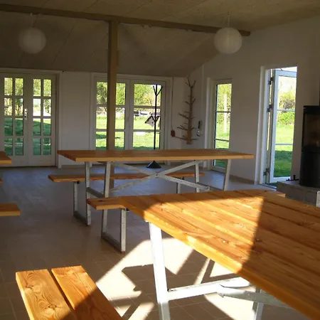 Camping Den Hvide Sommerhytte Pa Skaro